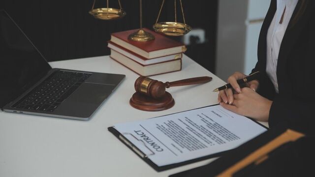 Reklamacje, najem i długi. Podcast z adwokatem
